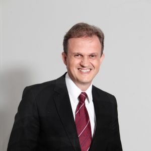 Prof. Jair Santos ministra a palestra “De bem com a vida e com as vendas” na 23ª Covendas